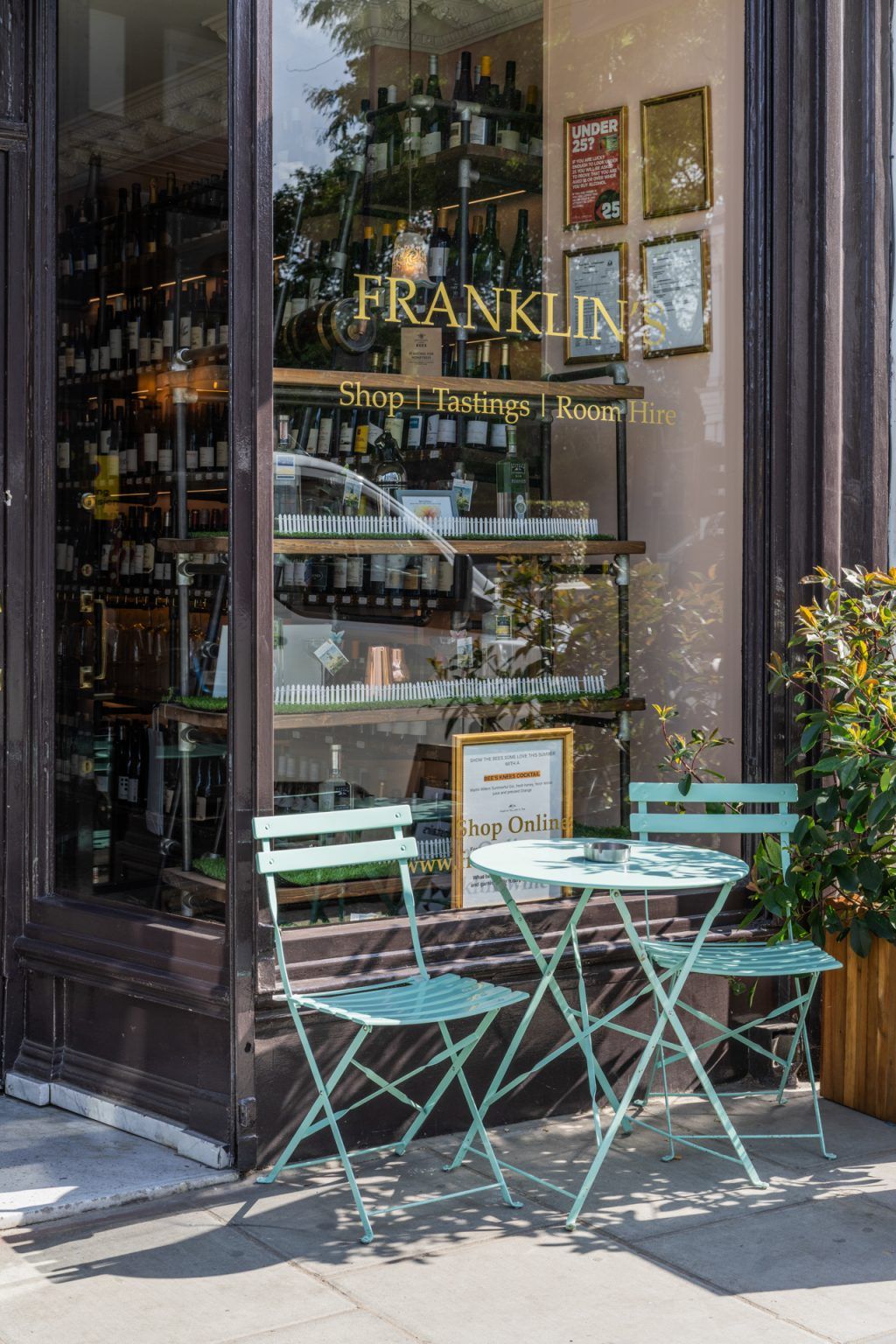 Franklin's Wine Bar Pineapple Interiors