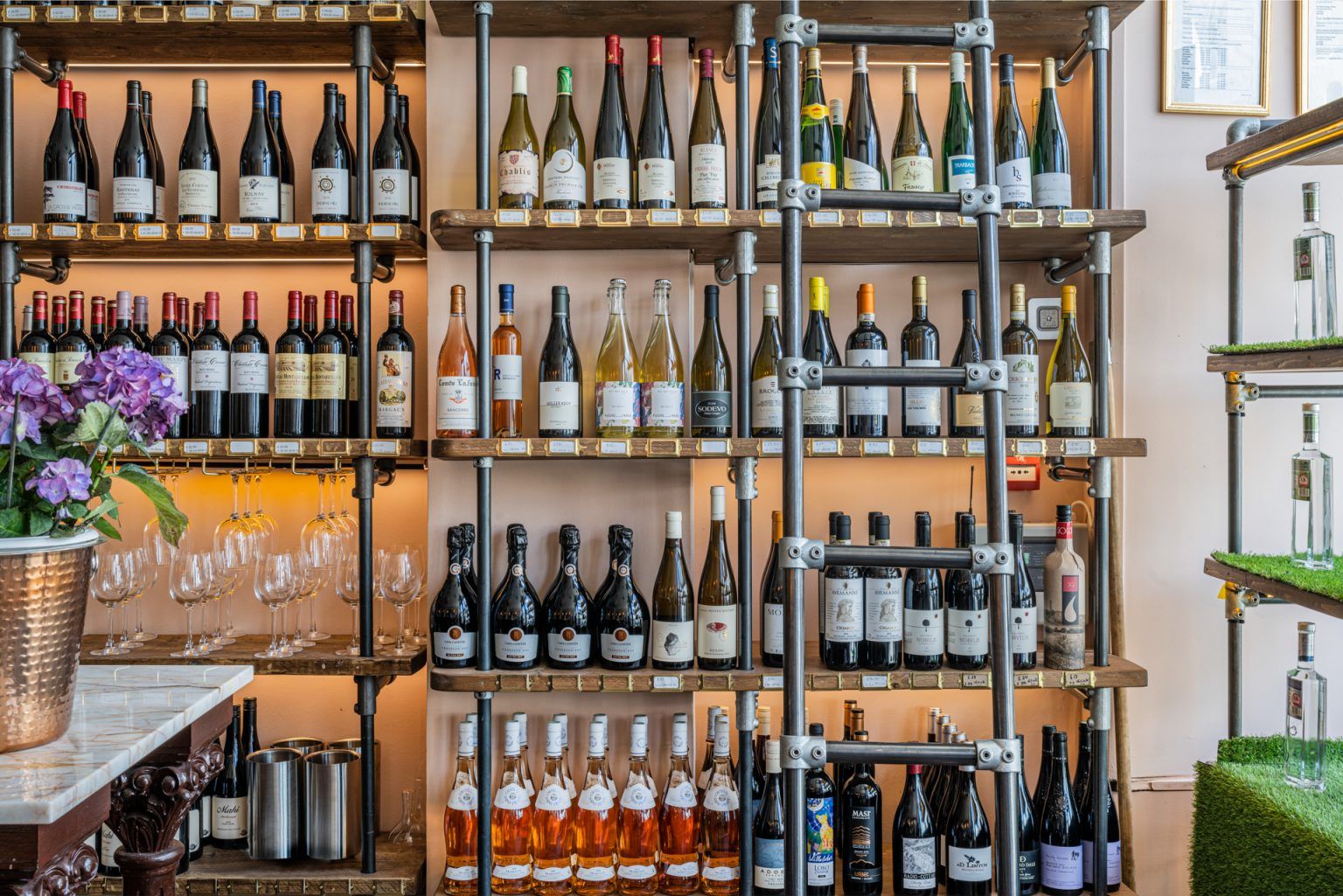 Franklin's Wine Bar Pineapple Interiors